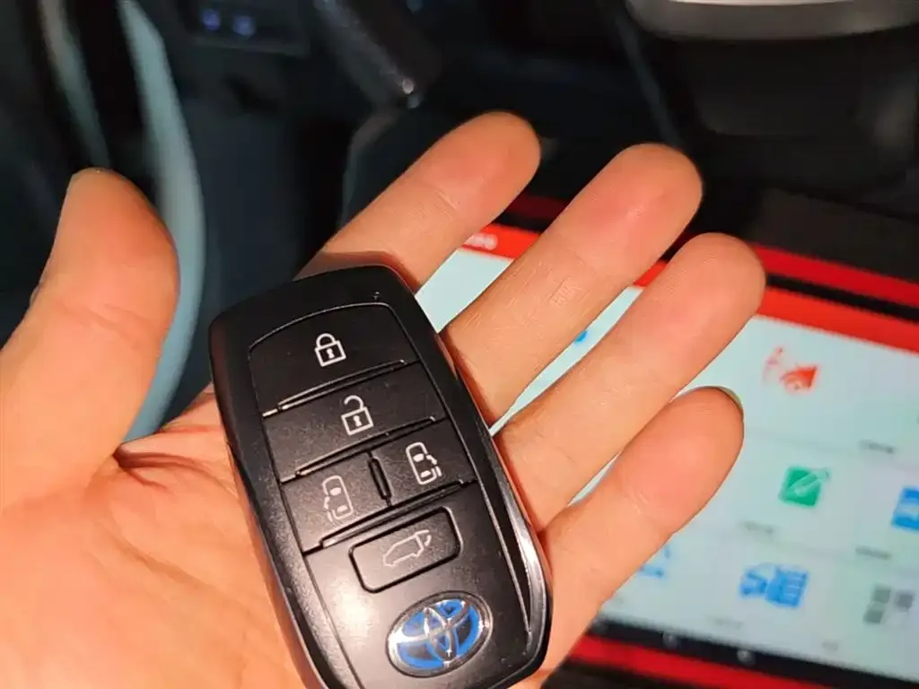Toyota Sienna — фото 2