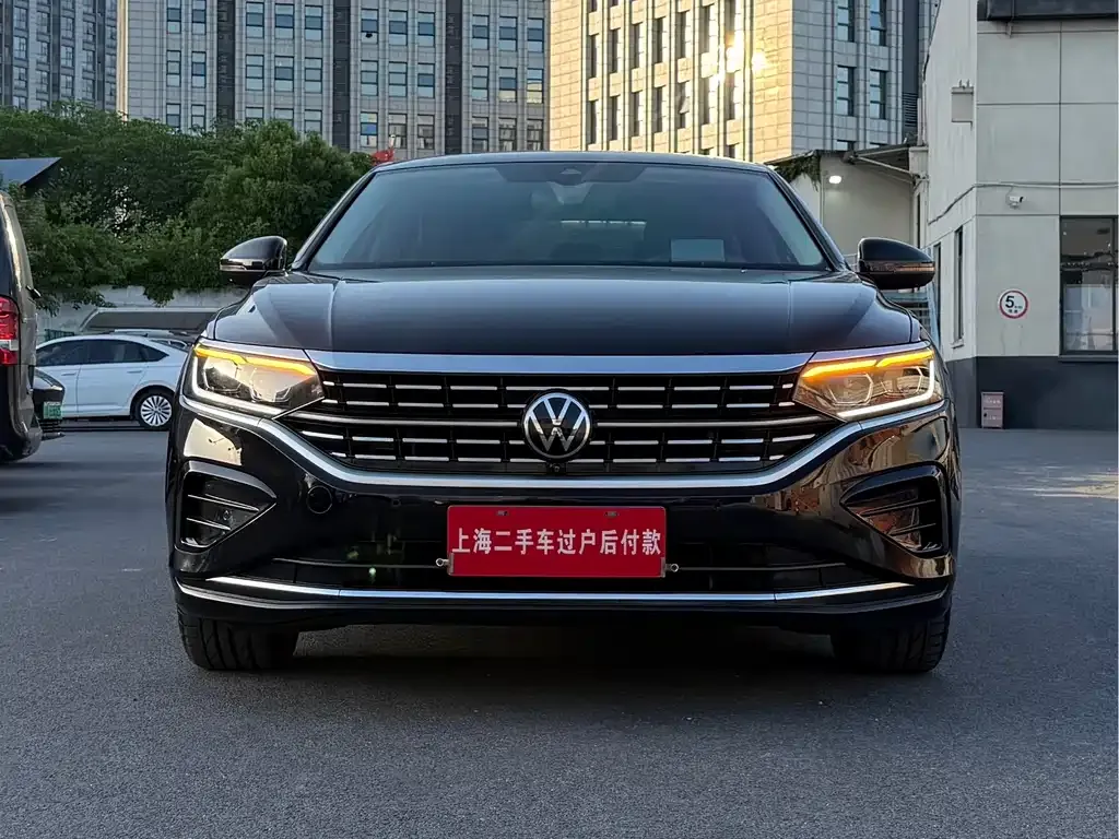 Volkswagen Passat — фото 1
