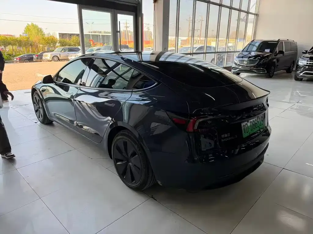 Tesla Model 3 — фото 7