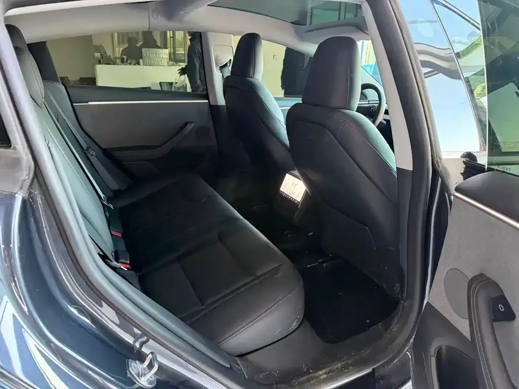 Tesla Model 3 — фото 9