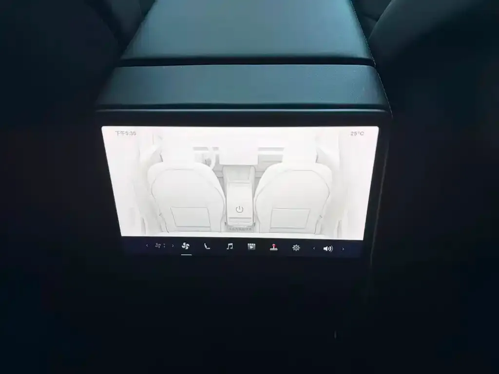 Tesla Model 3 — фото 2