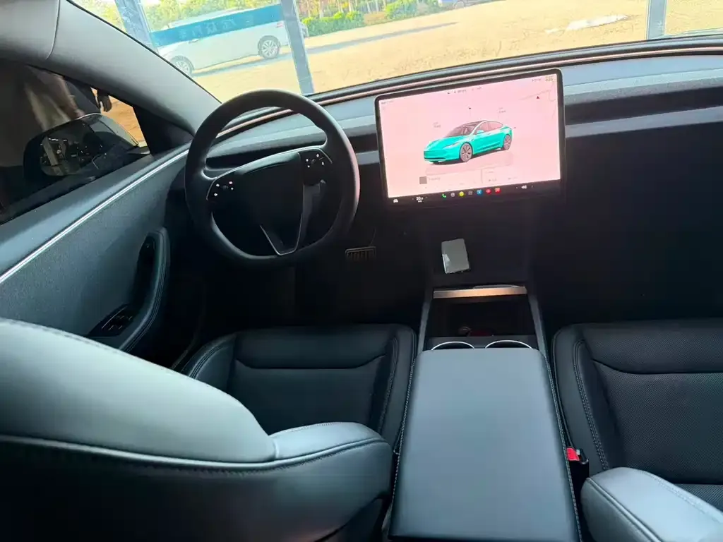 Tesla Model 3 — фото 8