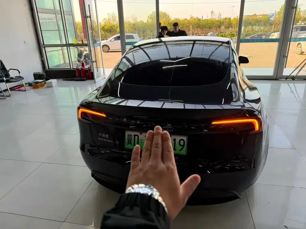 Tesla Model 3 — фото 10