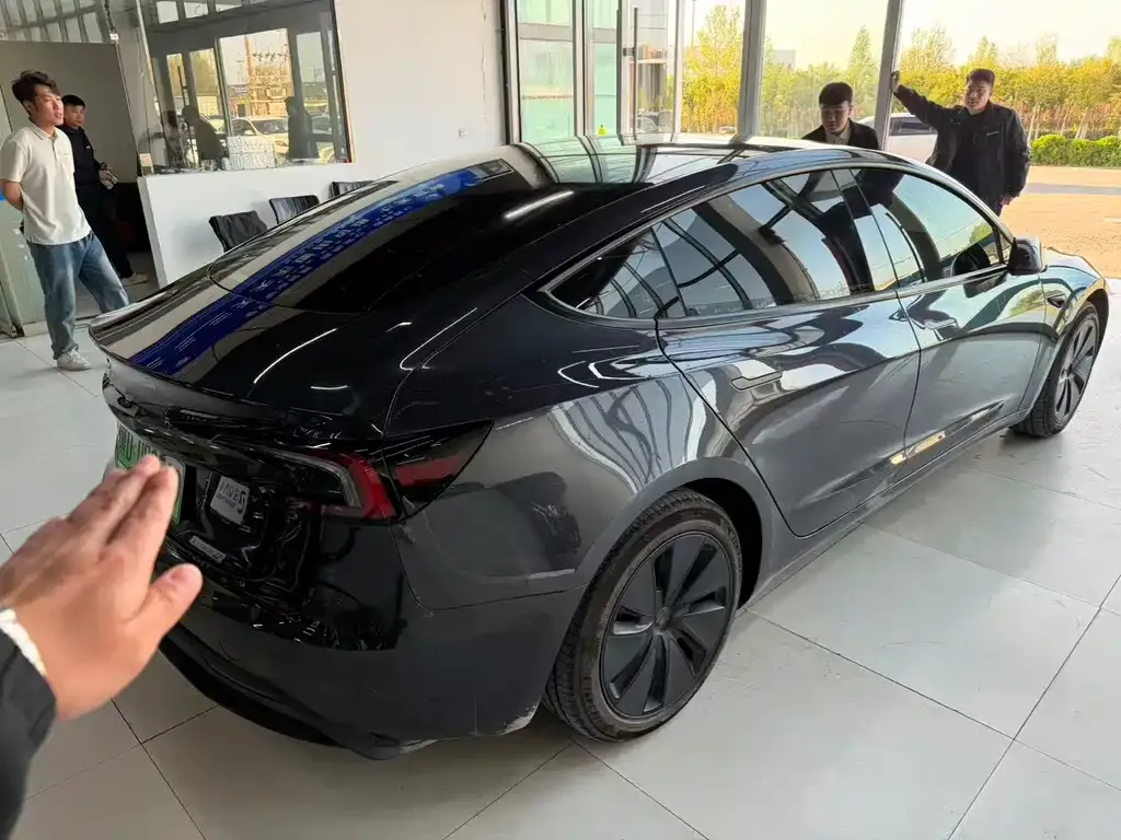 Tesla Model 3 — фото 6