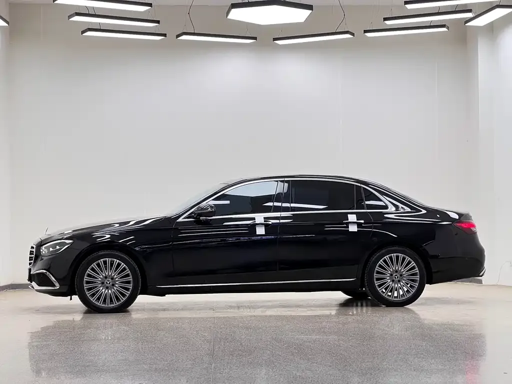 Mercedes-Benz E-Class — фото 8