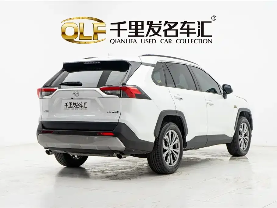 Toyota RAV4 — фото 10