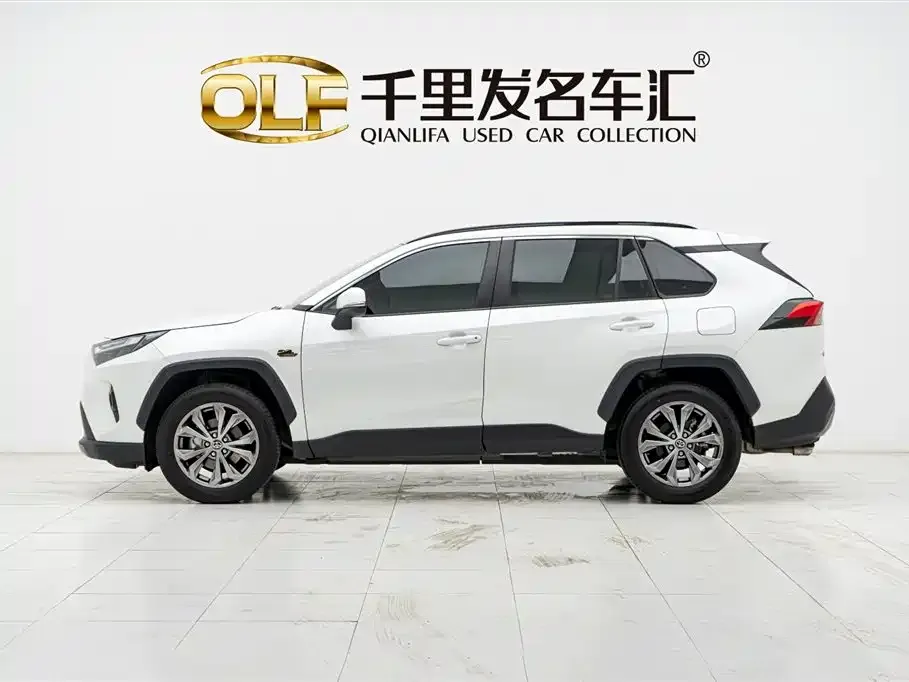 Toyota RAV4 — фото 7