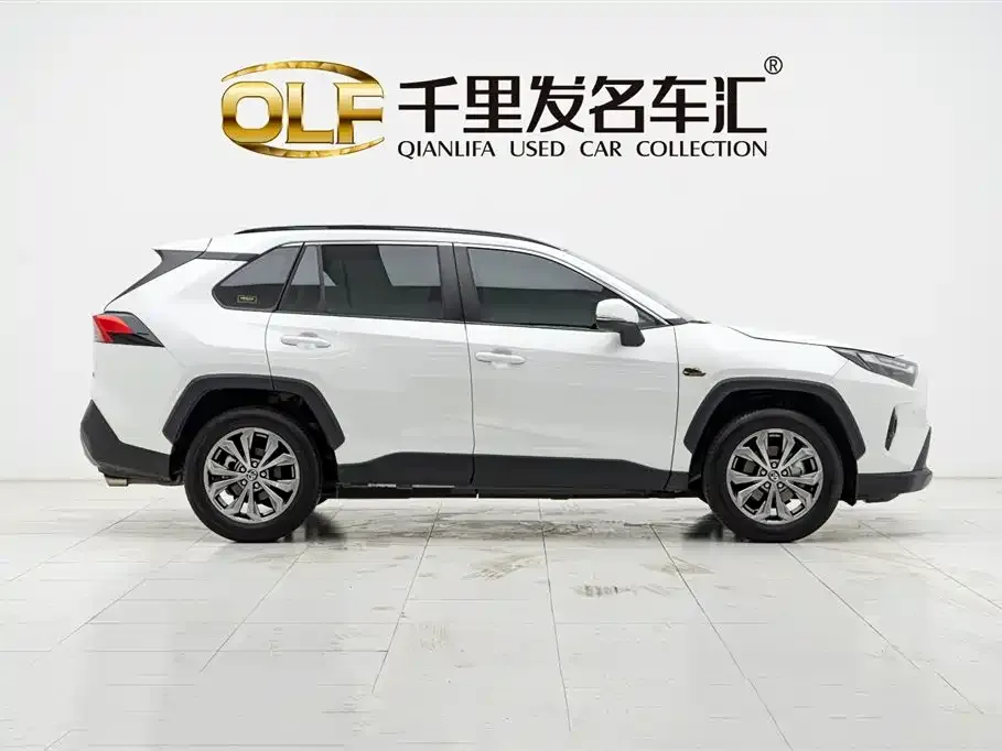 Toyota RAV4 — фото 6