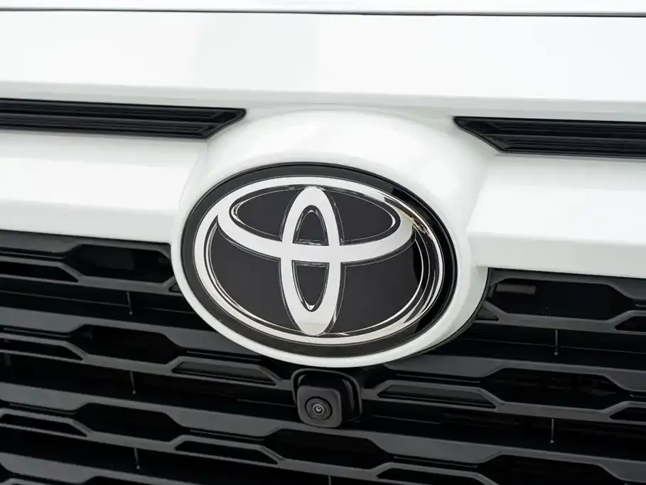 Toyota RAV4 — фото 8
