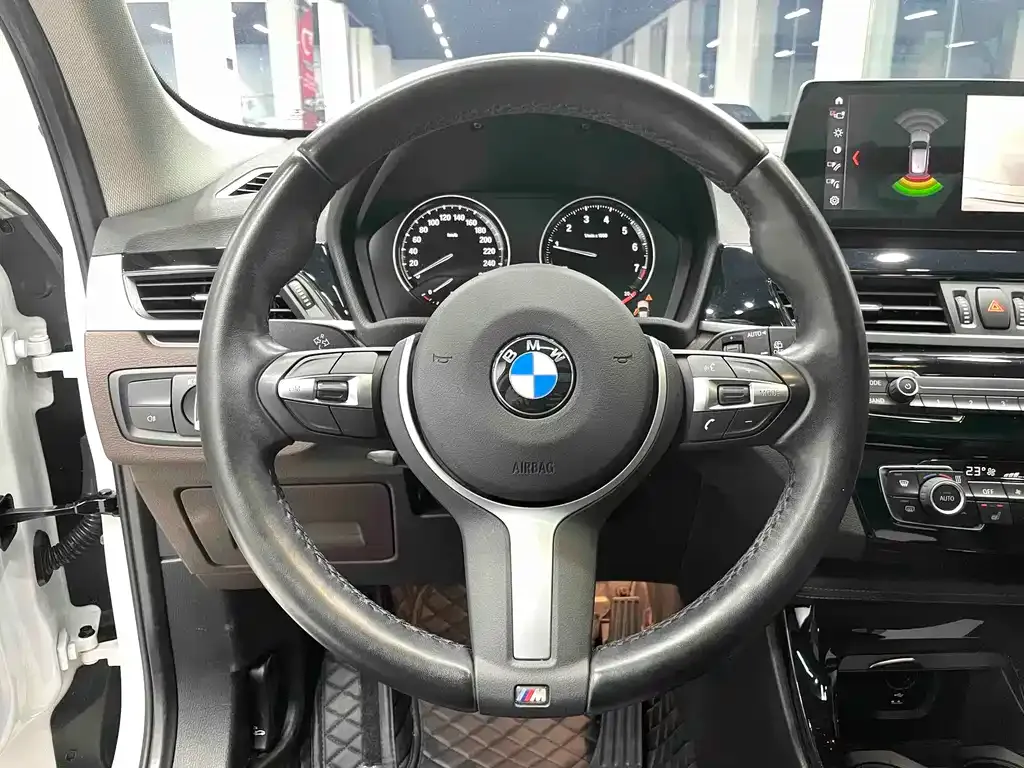 BMW X1 — фото 10