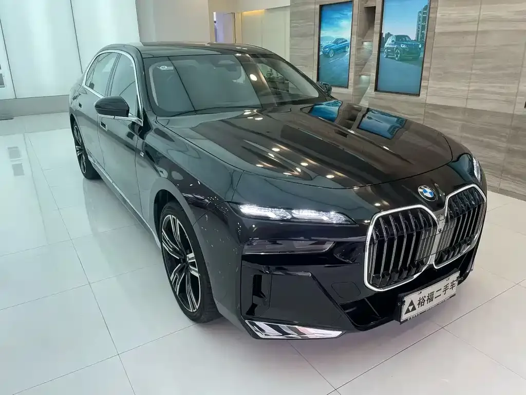BMW 7 Series — фото 1
