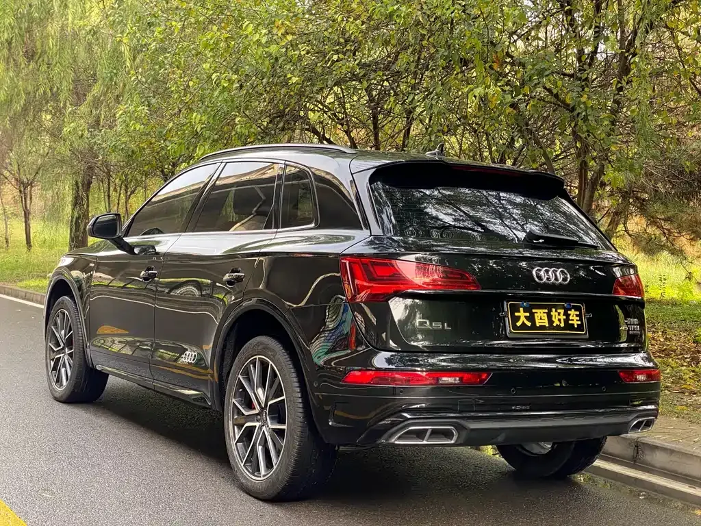 Audi Q5L — фото 9