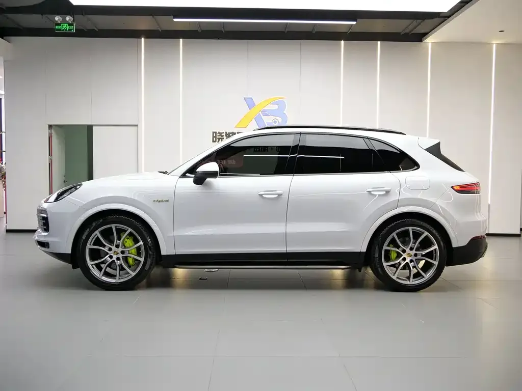 Porsche Cayenne Hybrid 2021 из CN, фото 2