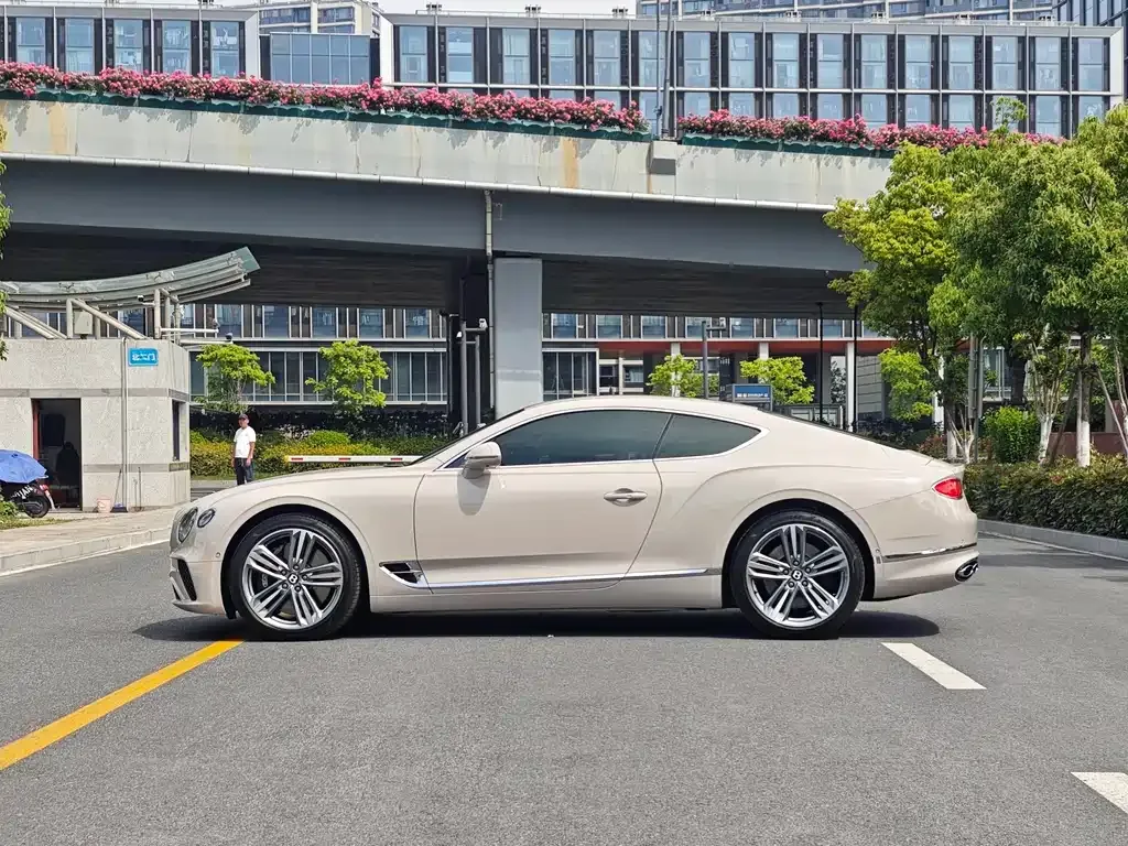 Bentley Continental 2024 из CN, фото 7