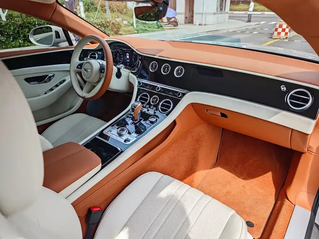 Bentley Continental 2024 из CN, фото 6