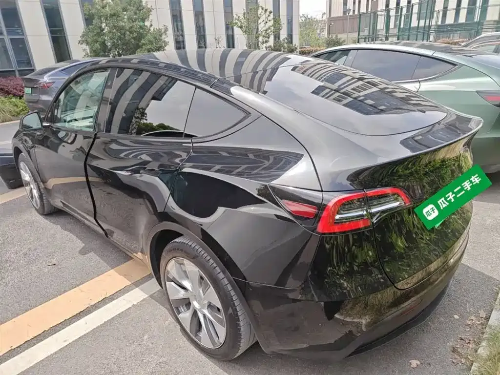 Tesla Model Y — фото 7