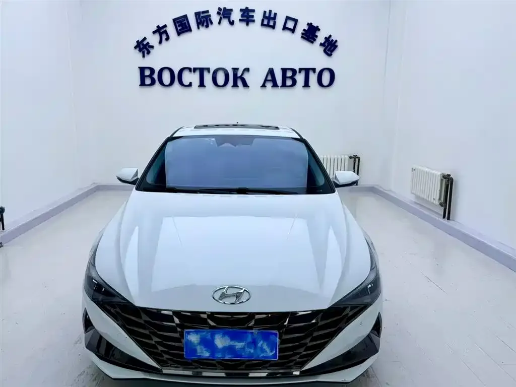 Hyundai Elantra — фото 1