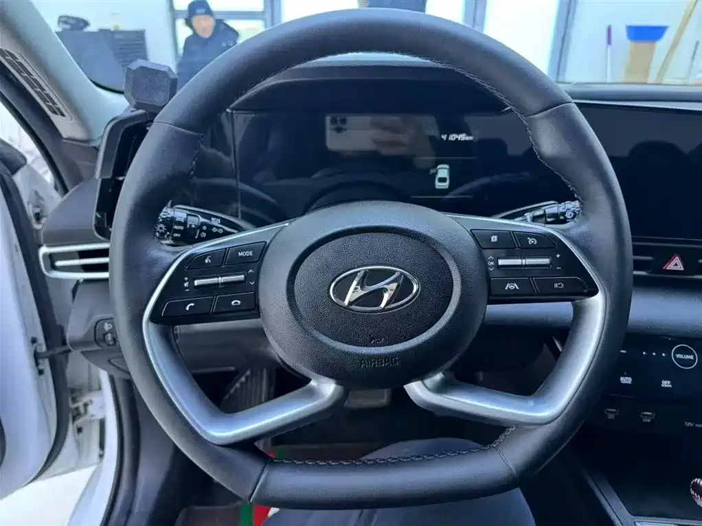 Hyundai Elantra — фото 8