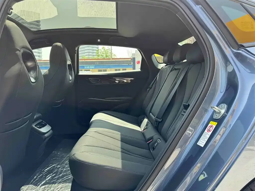 BYD Seal — фото 4