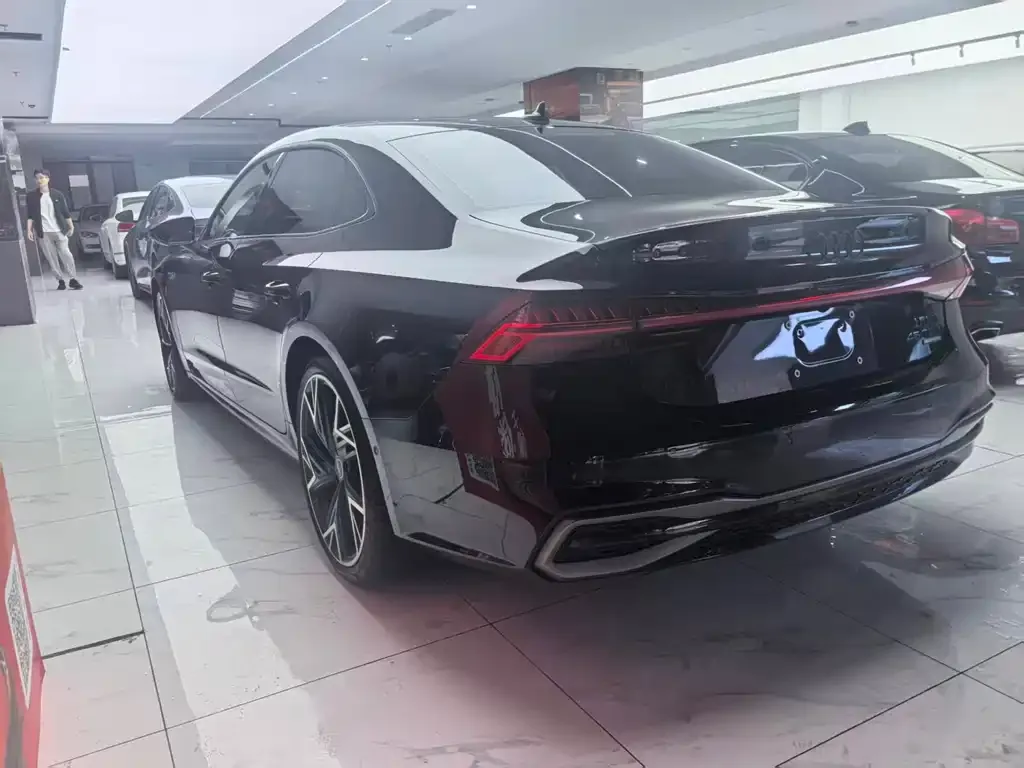 Audi A7L — фото 2