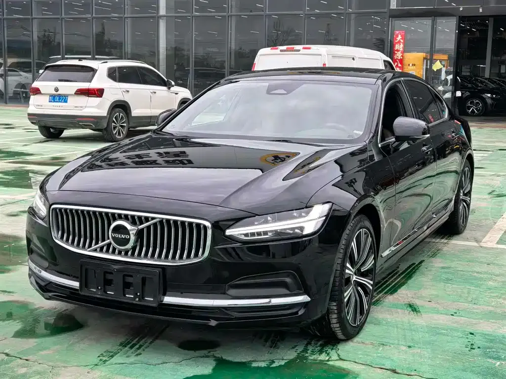 Volvo S90 — фото 1