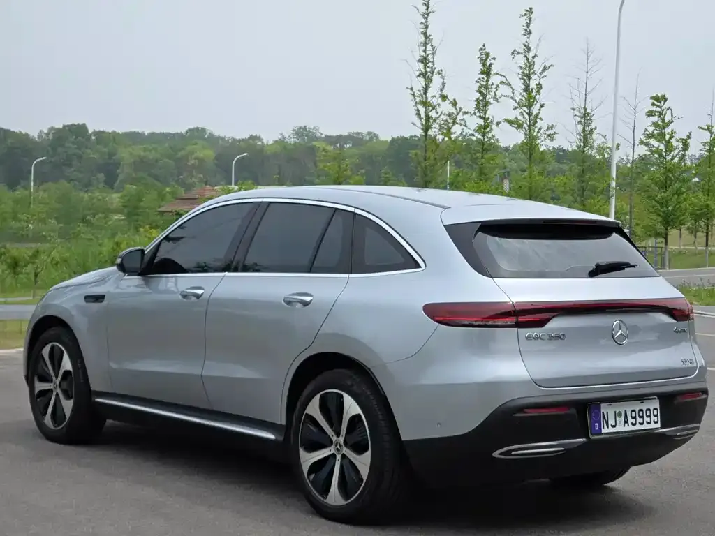 Mercedes-Benz EQC — фото 4