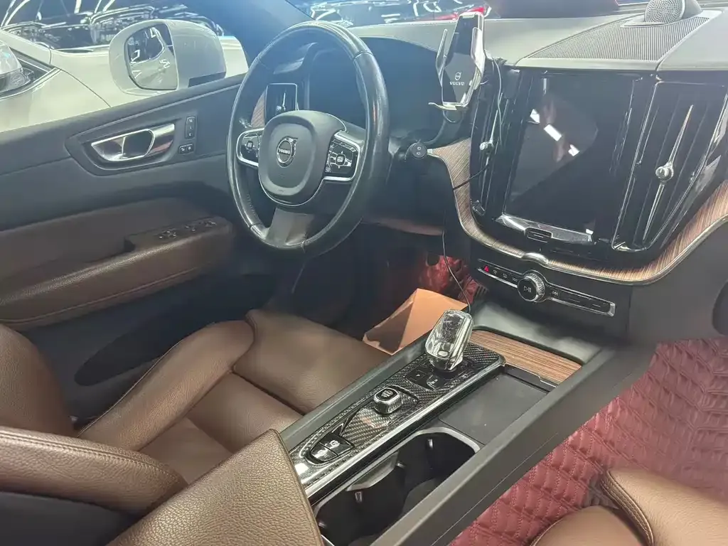 Volvo XC60 2022 из CN, фото 9