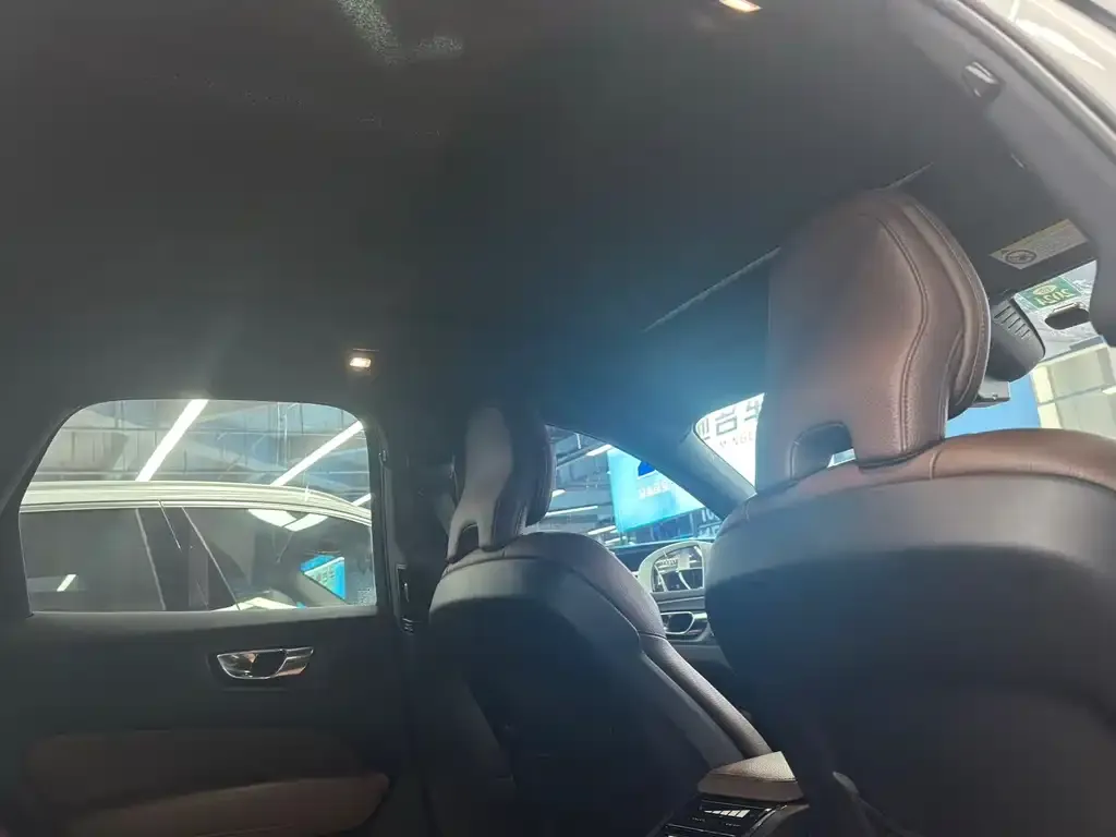 Volvo XC60 2022 из CN, фото 2