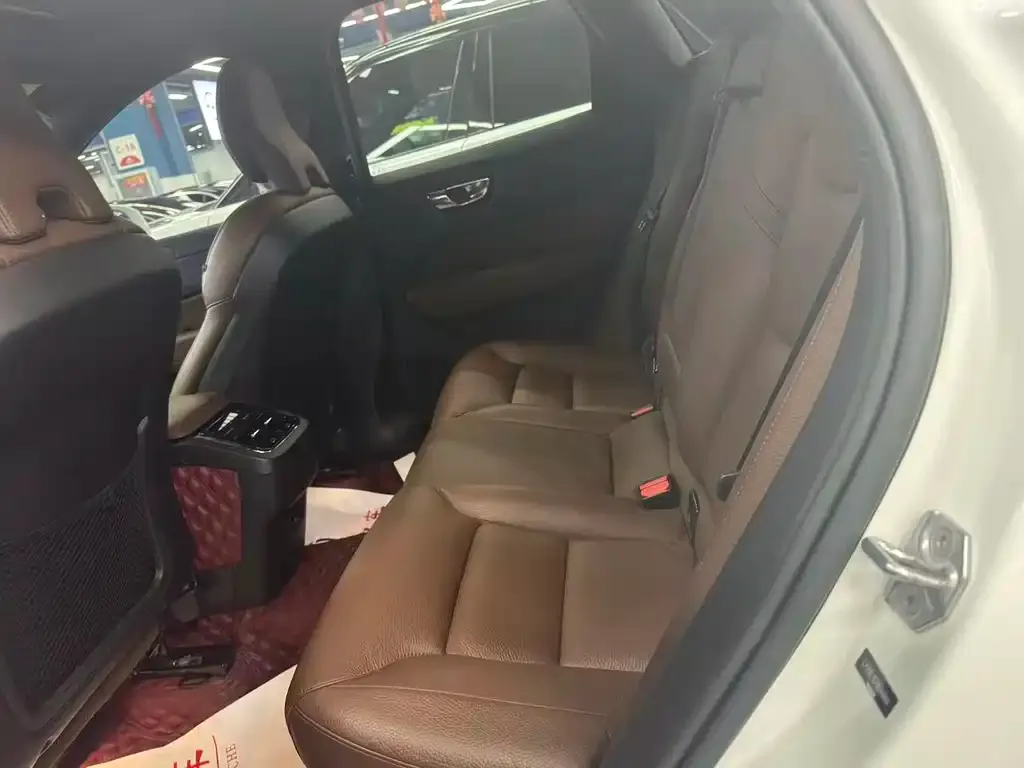 Volvo XC60 2022 из CN, фото 5