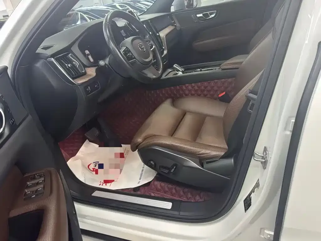 Volvo XC60 2022 из CN, фото 6