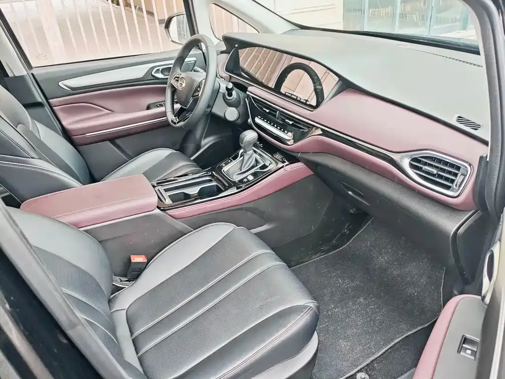 GAC Motor Trumpchi M6 — фото 10