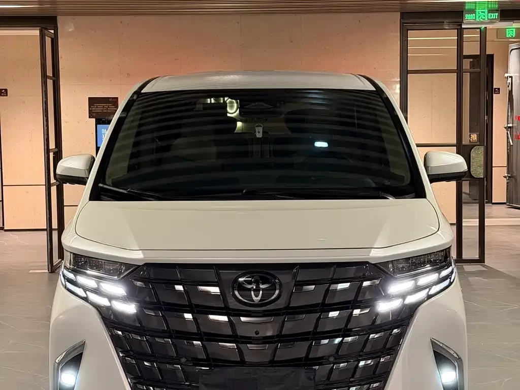 Toyota Alphard — фото 3
