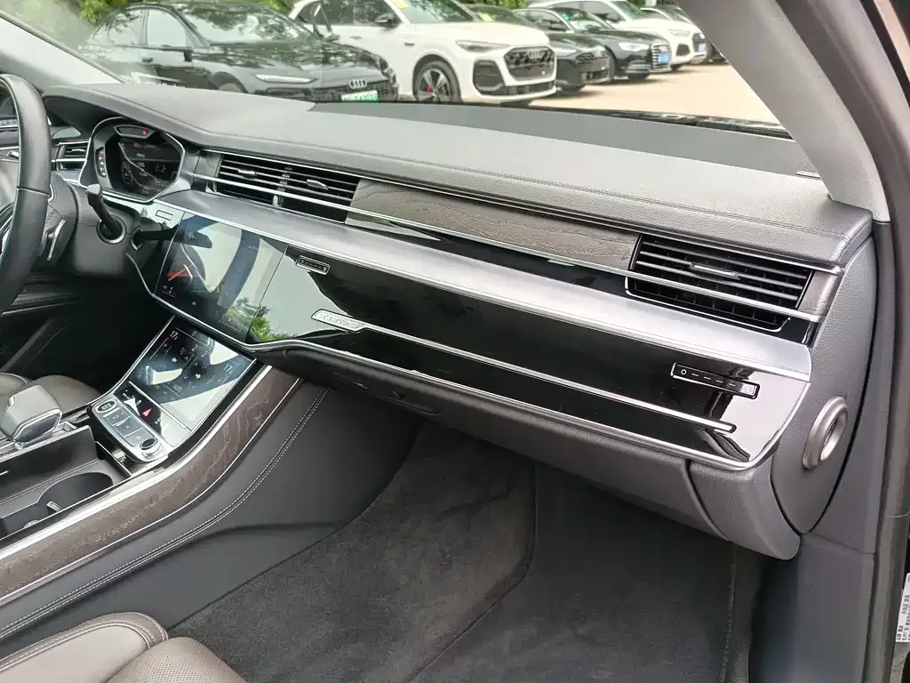 Audi A8 2024 из CN, фото 3