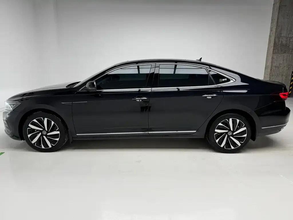 Volkswagen Passat — фото 7