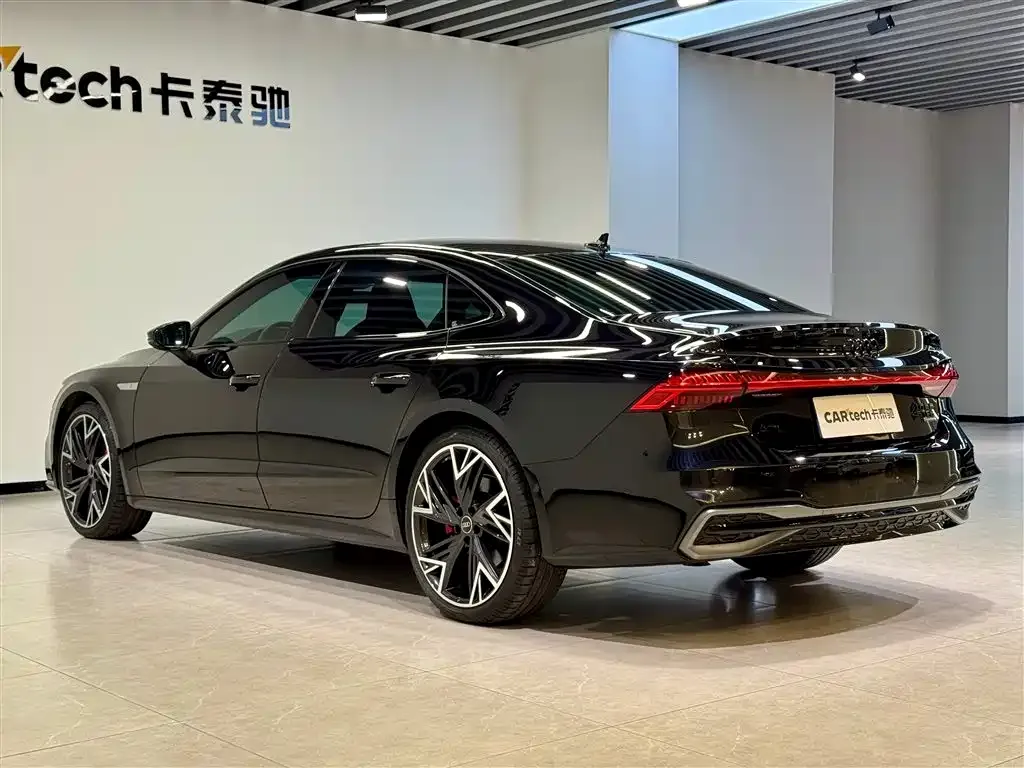 Audi A7L — фото 8