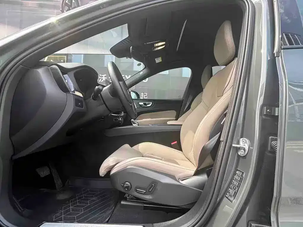 Volvo XC60 2025 из CN, фото 10