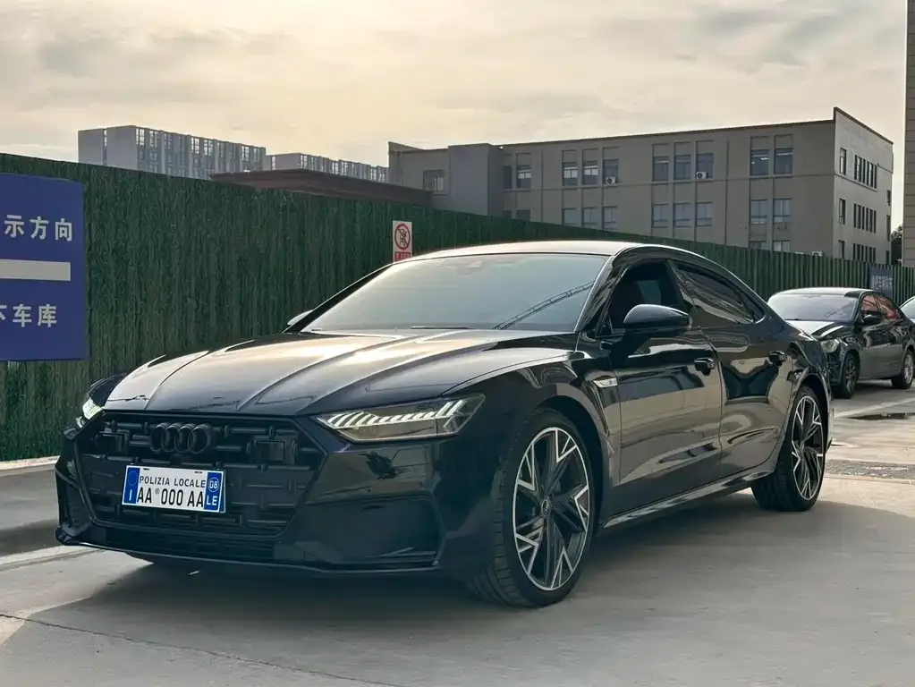 Audi A7L — фото 1