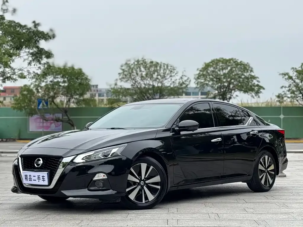 Nissan Teana — фото 1