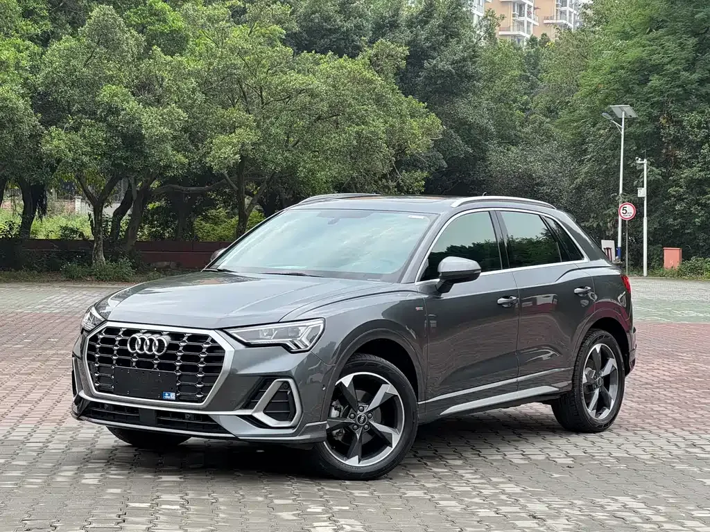 Audi Q3 — фото 1