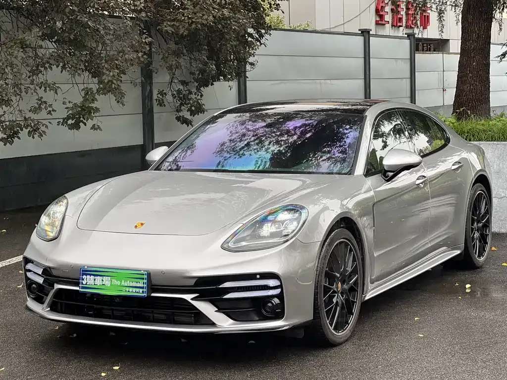 Porsche Panamera — фото 1