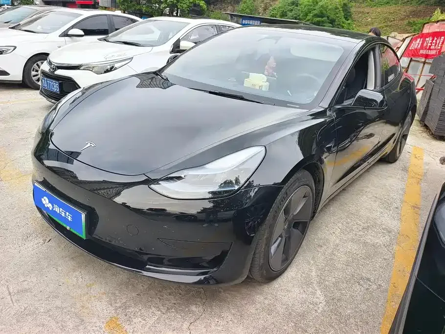Tesla Model 3 — фото 1