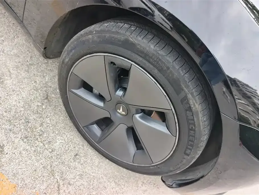 Tesla Model 3 — фото 2