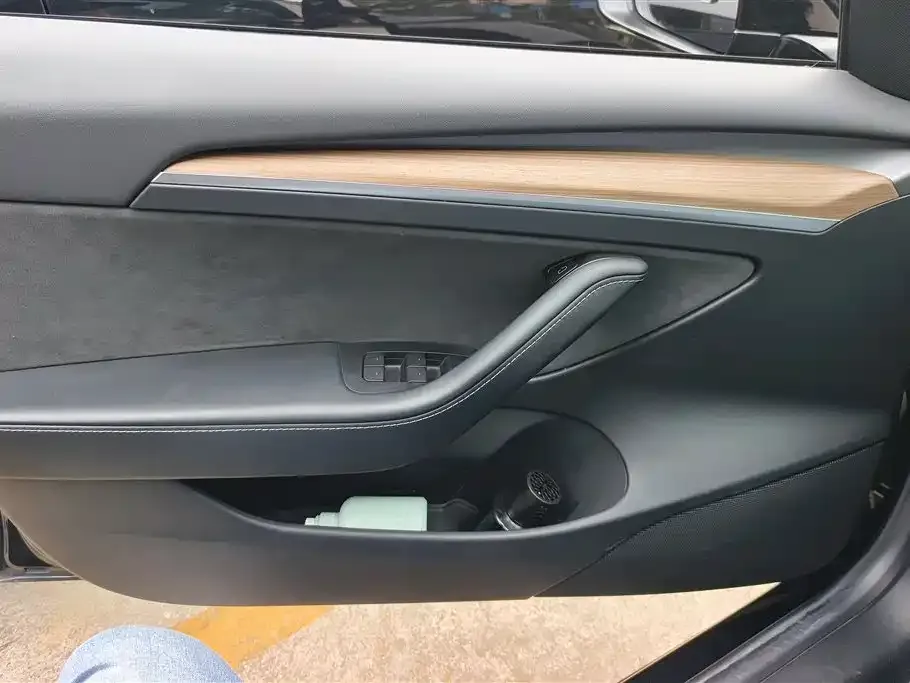 Tesla Model 3 — фото 4