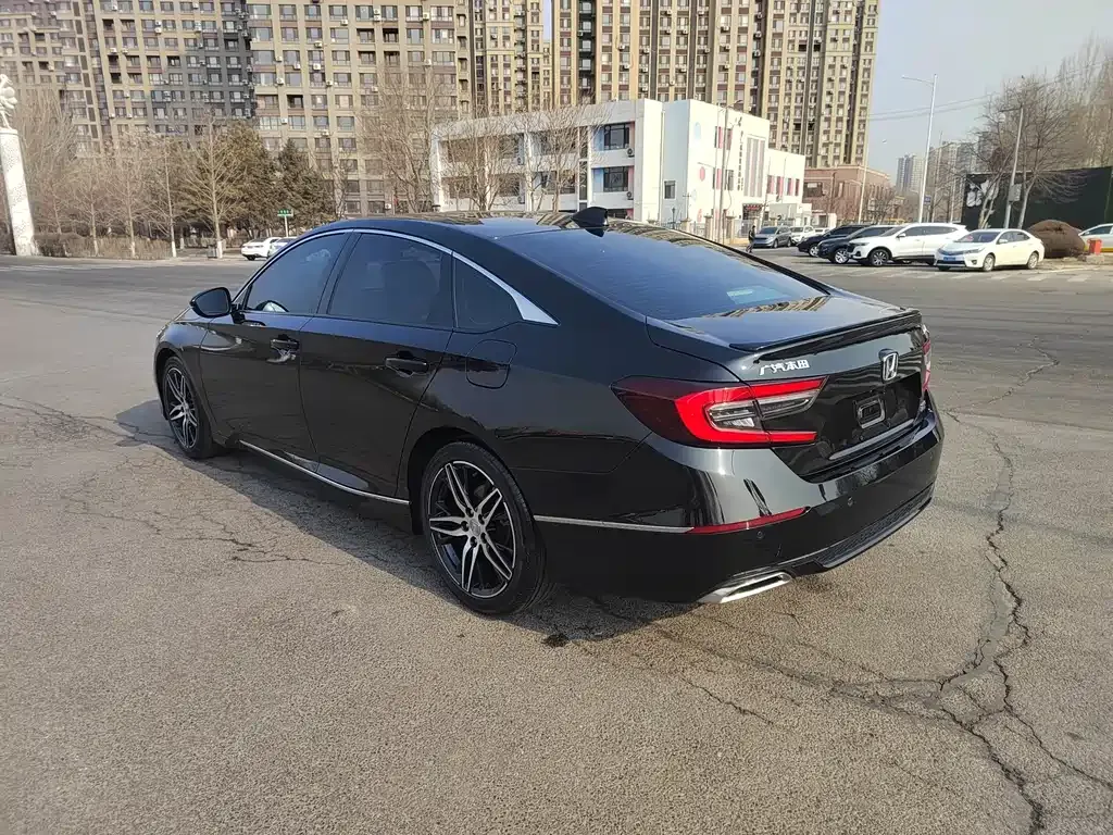 Honda Accord — фото 9