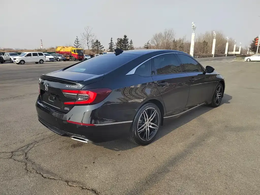 Honda Accord — фото 8