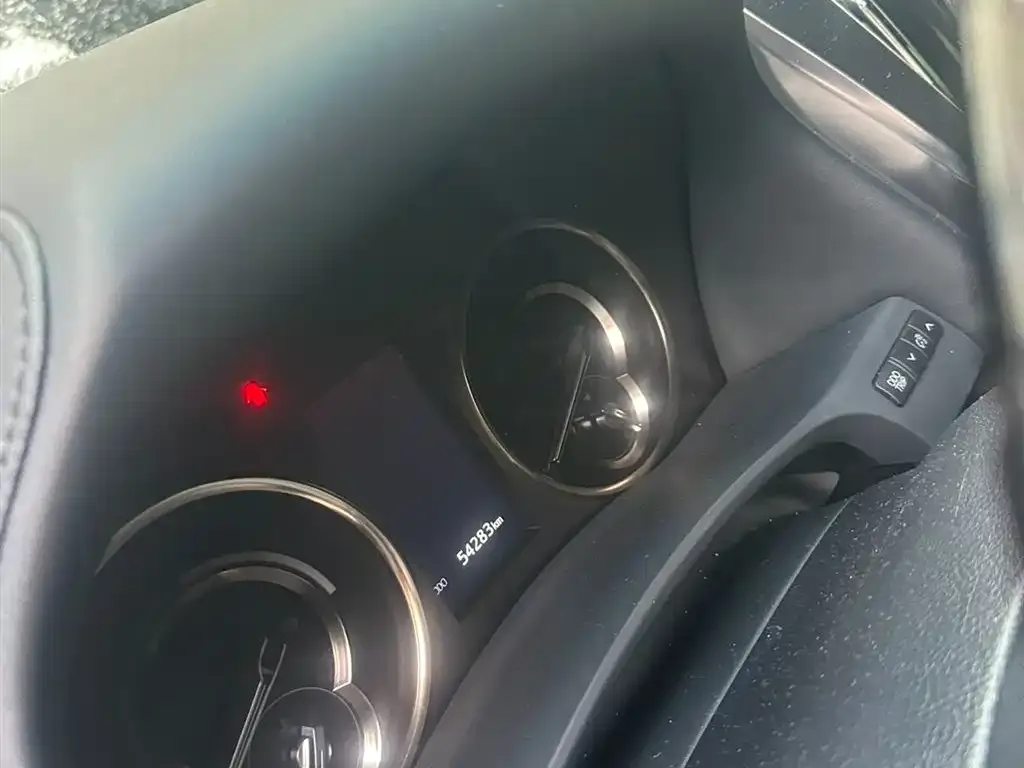 Toyota Alphard — фото 2