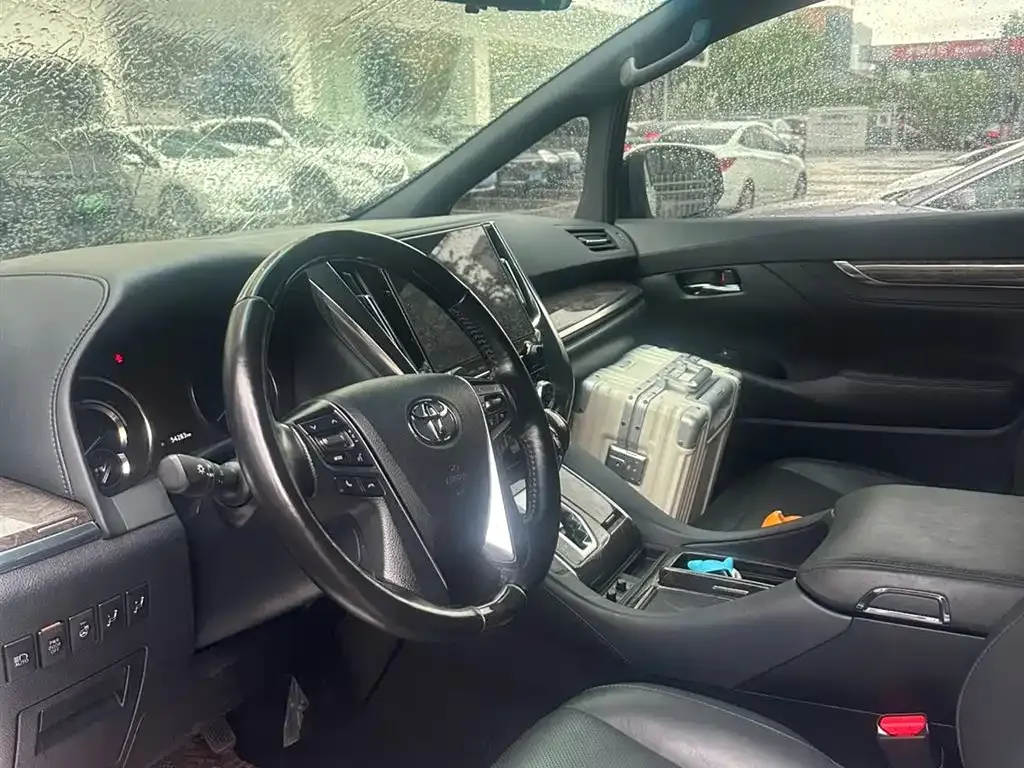 Toyota Alphard — фото 8