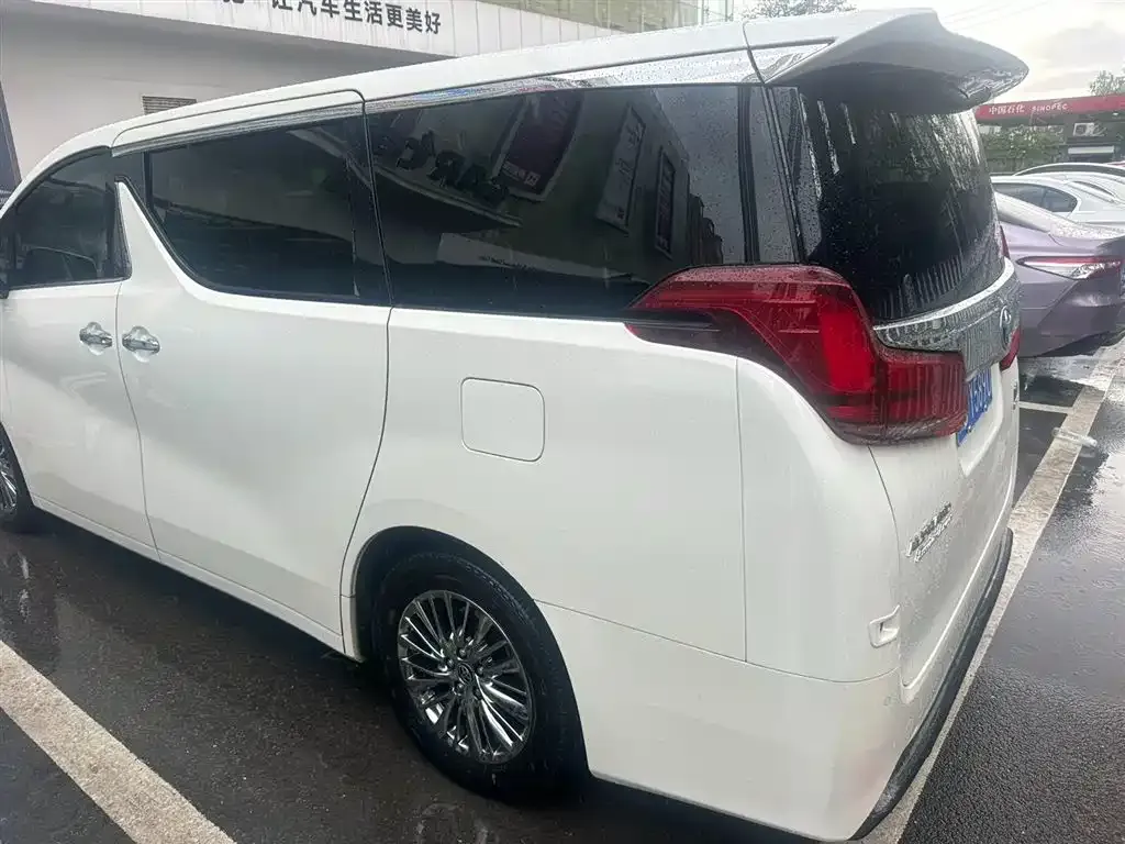 Toyota Alphard — фото 5