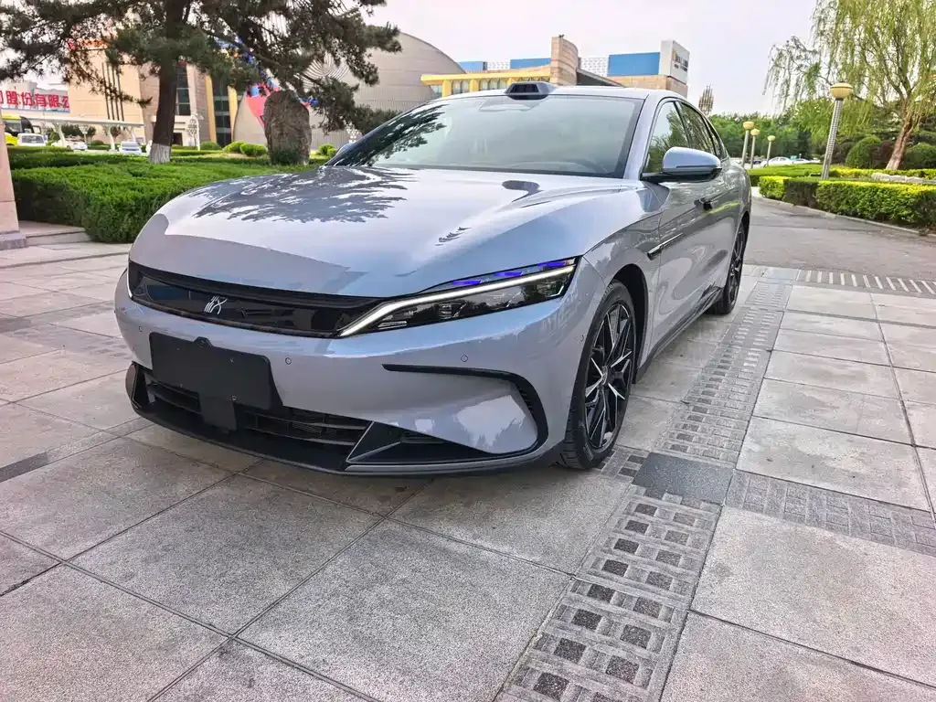 BYD Han — фото 10