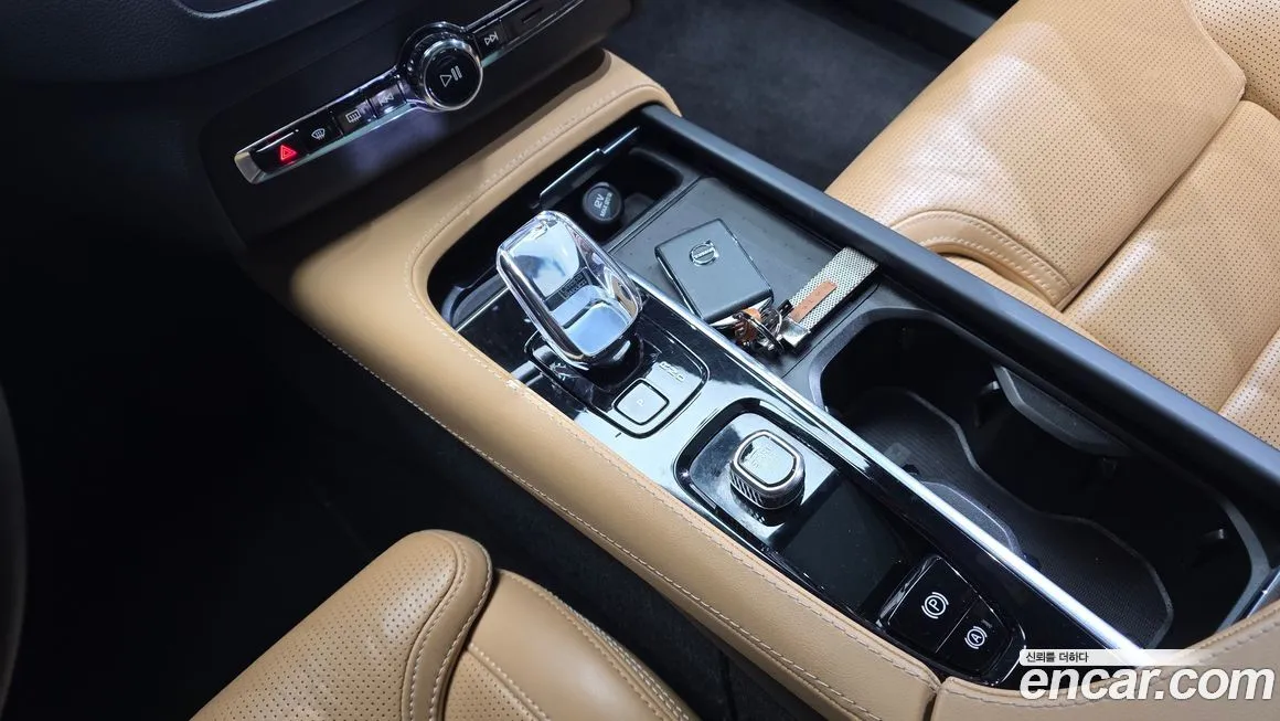 Volvo XC90 2023 из KR, фото 8